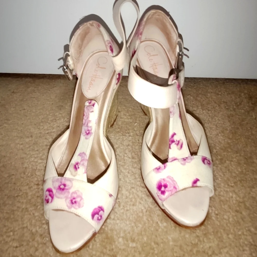 COLE HAAN Air Zoe White Leather Pansy Fabric Print Wedge